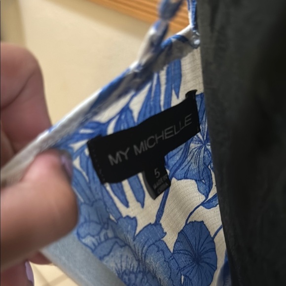 My Michelle Floral Blue and White Criss Cross Strap Wide Leg Jumpsuit Size 5! - Picture 13 of 16